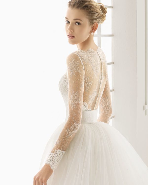 Rosa Clara Couture Duero Wedding Dress Sample Sale - A Line dress with sweetheart neckline, Illusion long sleeves, lace chantilly fabric, classic train and belt detail.