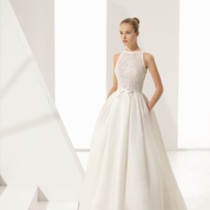 Rosa Clara Couture Pando Wedding Dress Sample Sale - Classic beaded lace bodice dress with halter neckline, fitted waist with full silk garza skirt and short train.