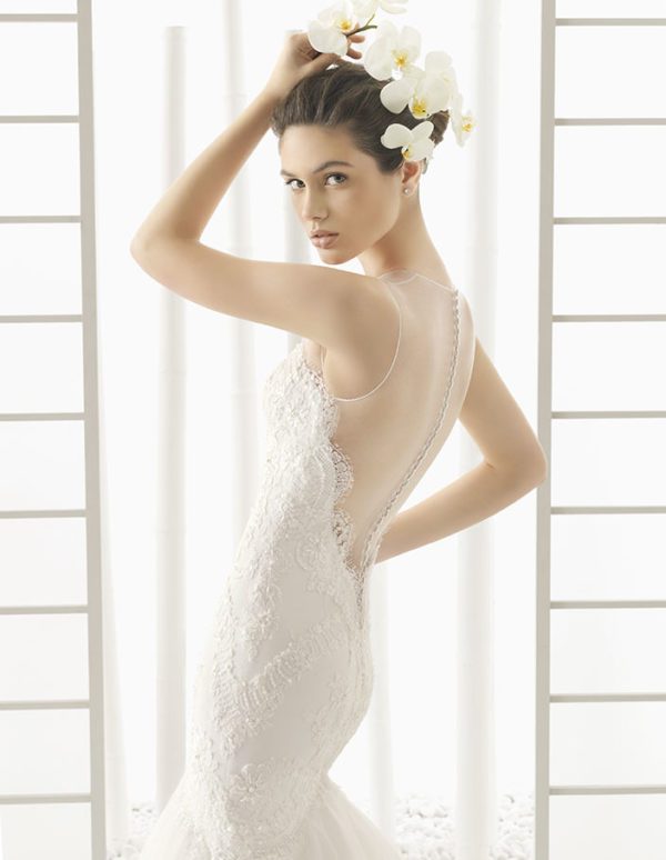 Rosa Clara Couture Don Wedding Dress Sample Sale - Stunning fit & flare dress with sweetheart neckline, low back, beaded lace bodice and lace, tulle skirt.