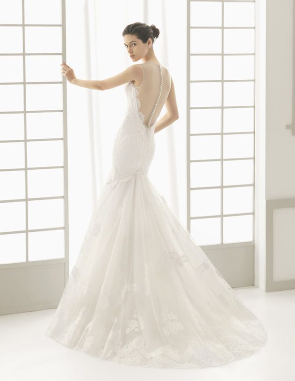 Rosa Clara Couture Don Wedding Dress Sample Sale - Stunning fit & flare dress with sweetheart neckline, low back, beaded lace bodice and lace, tulle skirt.