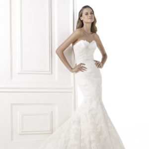 Pronovias Bella Wedding Dress Sample Sale - Mermaid style dress with sweetheart neckline in petit pois tulle, fitted bodice with guipure appliqués and train.