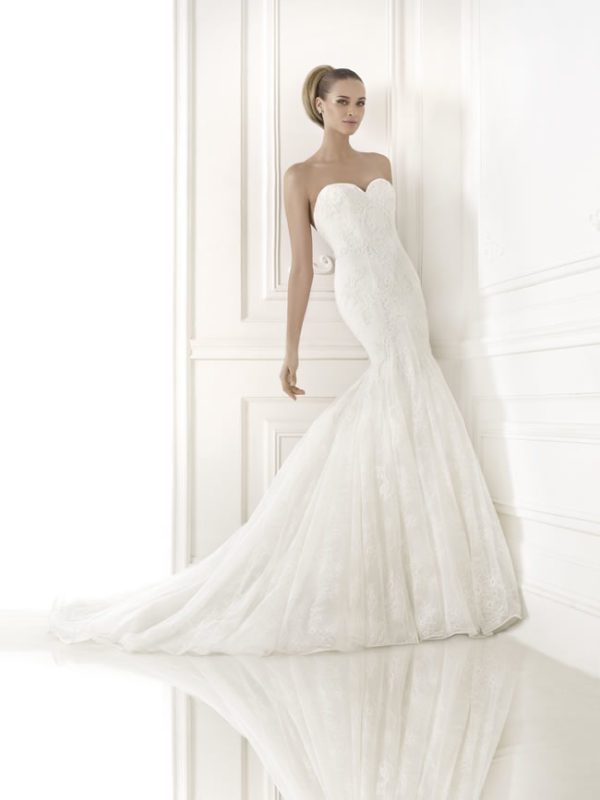 Pronovias Bertina Wedding Dress Sample Sale - Chantilly lace mermaid style dress with gemstone embroidery appliqués, sweetheart neckline and a plunging back