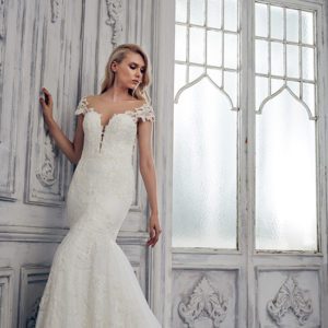 Calle Blanche Kiara 17101 Wedding Dress Sample Sale - Mermaid style dress with fitted bodice with elegant cap sleeves and a deep v neckline.