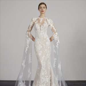 Pronovias Mahon Wedding Dress Sample Sale - Mermaid style with mediaeval sleeves crafted in tulle and lace, sweetheart neckline and illusion high neck.