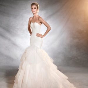 Pronovias Ontur Wedding Dress Sample Sale - Mermaid style dress with a sweetheart neckline, paillettes, tulle and a magnificent skirt with covered buttons