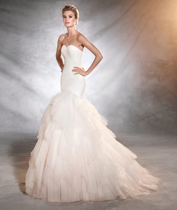 Pronovias Ontur Wedding Dress Sample Sale - Mermaid style dress with a sweetheart neckline, paillettes, tulle and a magnificent skirt with covered buttons