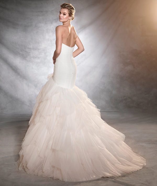 Pronovias Ontur Wedding Dress Sample Sale - Mermaid style dress with a sweetheart neckline, paillettes, tulle and a magnificent skirt with covered buttons