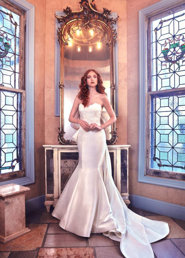 Sareh Nouri Paulina Wedding Dress - Trumpet Shantung dress with a sweetheart neckline and Alencon lace bodice with a detachable bow.