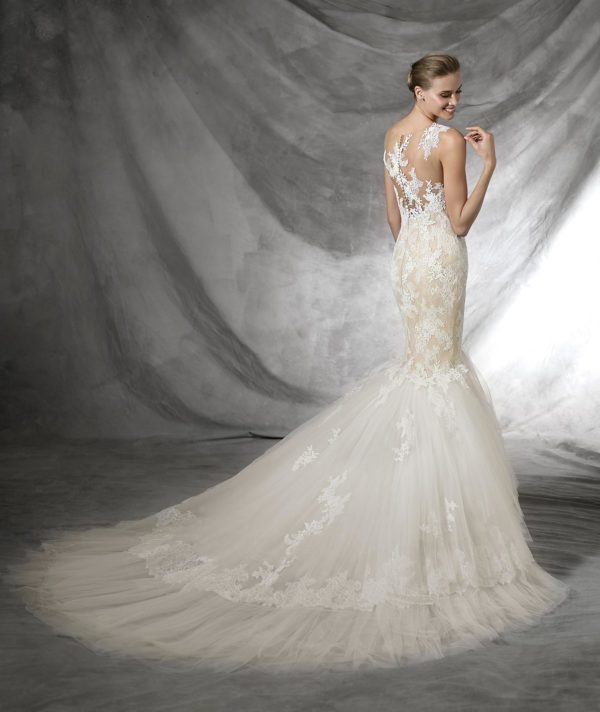 Pronovias Tarifa Wedding Dress Sample Sale - Mermaid style in lace, tulle and guipure with a gorgeous sweetheart neckline and skirt with tulle ruffles and open back.