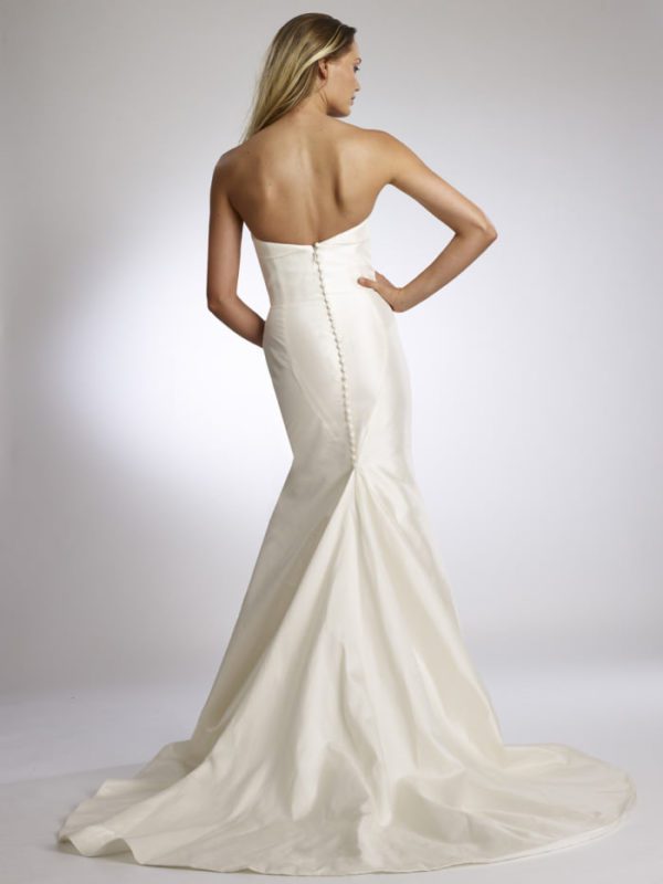 Tulle NY Erin Wedding Dress Back – Silk Shantung trumpet gown with sweetheart neckline and architectural seaming
