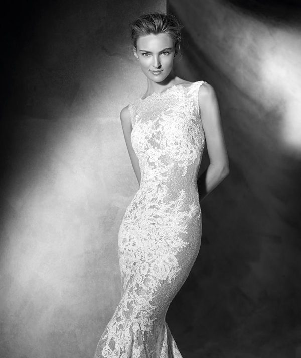 Pronovias Atelier Verna Wedding Dress Sample Sale - Fit and flare style dress with fitted lace bodice, bateau neckline, scalloped edges and long train.