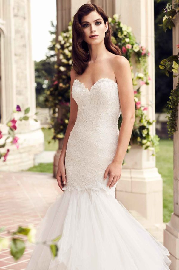 Paloma Blanca 4725 Wedding Dress - Fit and flare style dress with all-over bodice laser cut lace and tulle skirt, strapless sweetheart neckline and v-back.