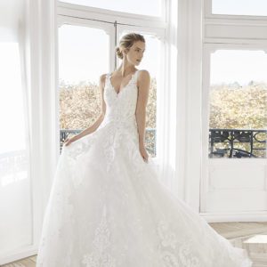 Rosa Clara Aire Erlina Wedding Dress - Soft A line dress with lace V neckline, natural appliqués and an elegant see-through skirt.