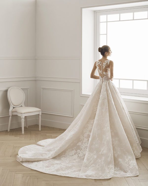 Rosa Clara Aire Esther Wedding Dress Sample Sale - Gorgeous all lace ball gown style with stiff crinoline, classic V - neckline and details on open back