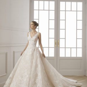 Rosa Clara Aire Esther Wedding Dress Sample Sale - Gorgeous all lace ball gown style with stiff crinoline, classic V - neckline and details on open back