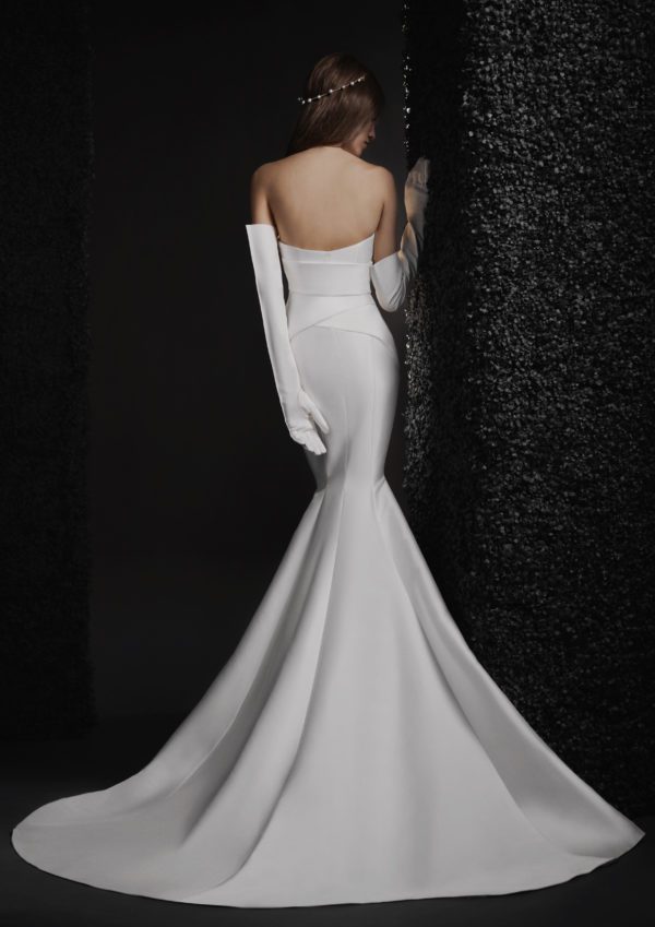 Vera Wang x Pronovias Lucille Wedding Dress - Off White Silk Mikado, mermaid style dress with sweetheart neckline, fitted bodice and pleats on skirt.