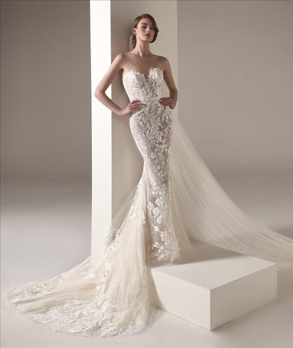 Pronovias Zaha Wedding Dress Sample Sale - Mermaid dress with a semi illusion fabric, a sweetheart neckline, allover lace fitted bodice and train.