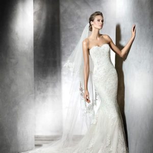 Pronovias Princia Wedding Dress Sample Sale - Mermaid style dress with a sweetheart neckline, fitted bodice in allover lace and guipure fabric, low back and train.