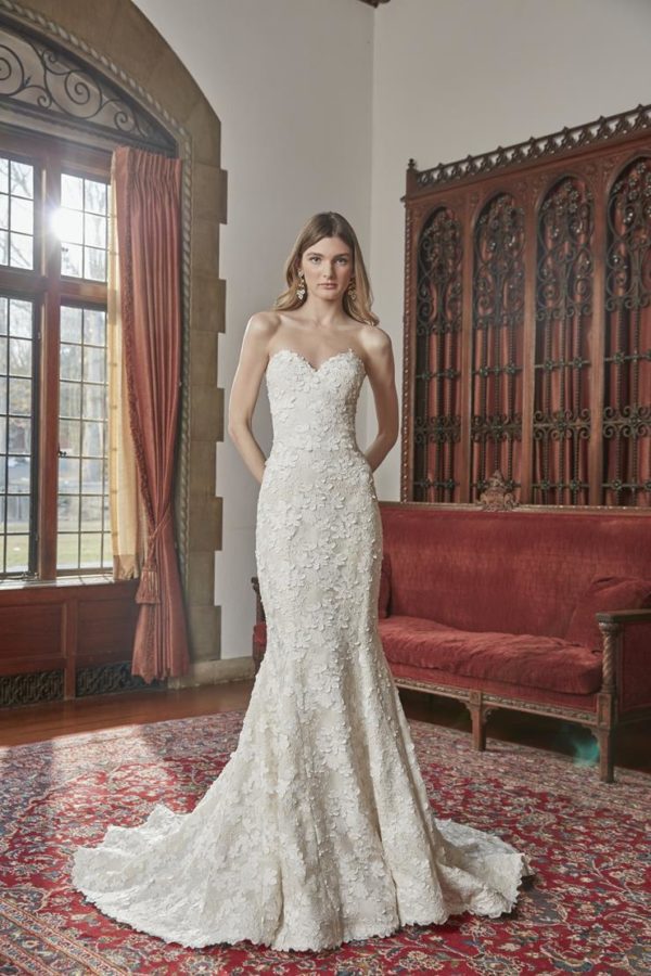 Sareh Nouri Call Me Fancy wedding dress - A gorgeous fit and flare gown with lace throughout, fitted bodice and a stunning sweetheart neckline.