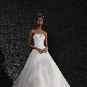 Vera wang x Pronovias Yvette wedding dress - Ballgown in off-white soft Tulle, organza with a sweetheart neckline and Tulle overlay.