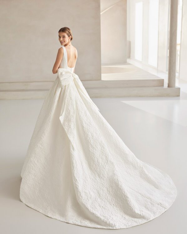 Rosa Clara Couture Bames Wedding Dress - Ballgown dress with square neckline, scoop back, bow detail and large skirt with pockets and a detachable train.
