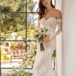 sa Clara Couture Camel Wedding Dress - Mermaid lace dress with sweetheart neckline, detachable sleeves, Embroidery details and corset-style bodice. 
