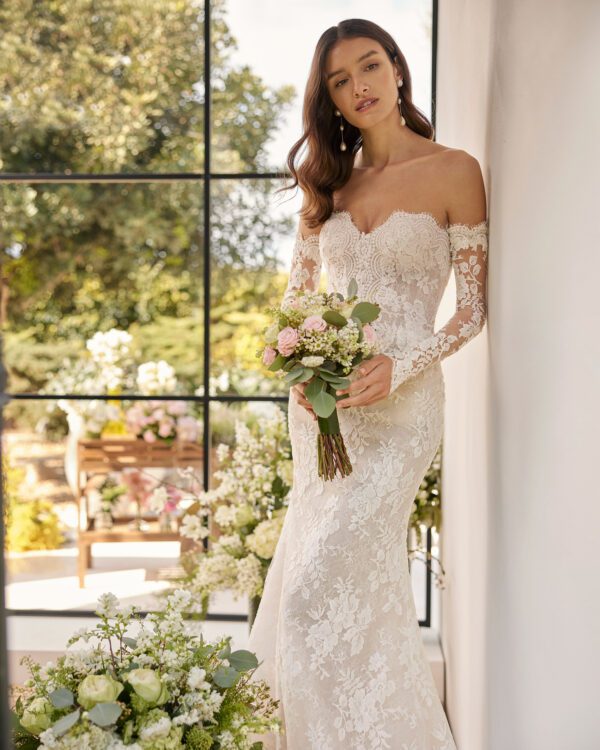 sa Clara Couture Camel Wedding Dress - Mermaid lace dress with sweetheart neckline, detachable sleeves, Embroidery details and corset-style bodice. 