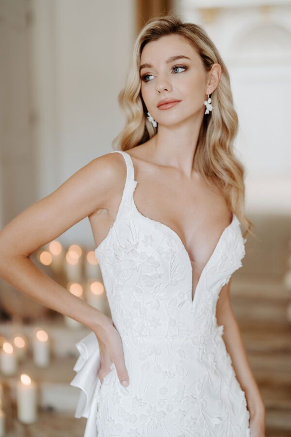Suzanne Neville Pellicano Wedding Dress - Fitted gown with a plunge neckline, button fastening, adorned with floral 3d appliqués from top to bottom.