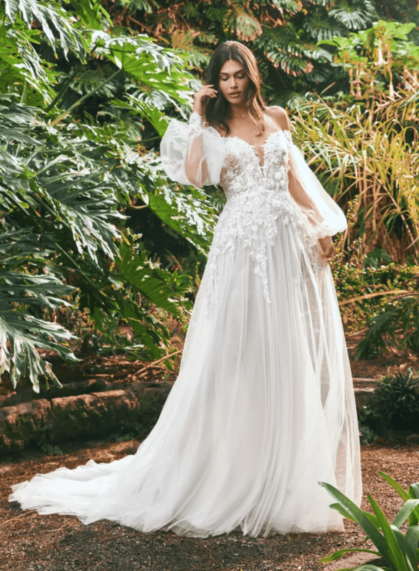 Pronovias lenkois Wedding Dress - A Line dress with 3d floral appliqués, Detachable peasant-style sleeves and deep sweetheart neckline with inner cups.