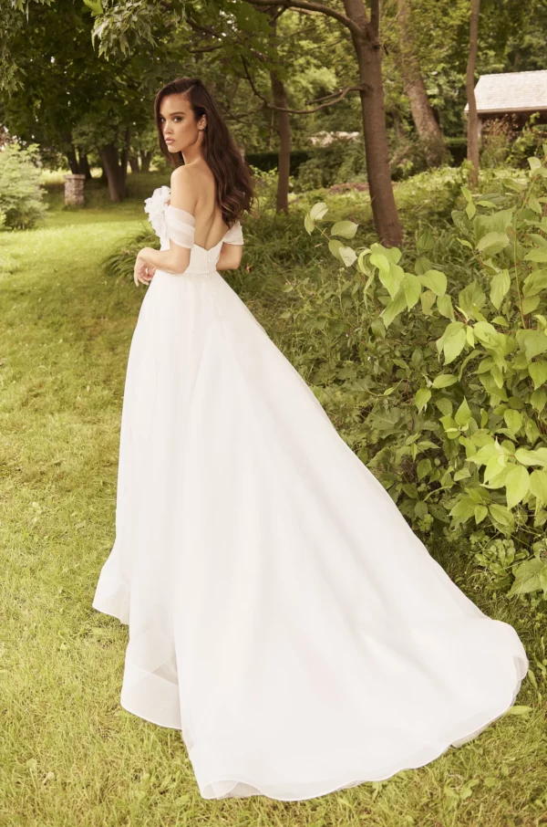 Paloma Blanca 5081 Wedding Dress - A Line strapless pleated bodice dress with sweetheart neckline. Detachable sleeves, skirt with side slit and belt.