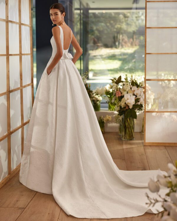 Rosa Clara Couture Malta Wedding Dress - Two-piece dress with A-line silhouette, square neckline, open back, straps and detachable train in brocade.