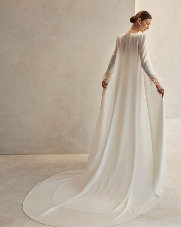 Rosa Clará Fosco Wedding Dress - Two-piece A-Line with a straight cut featuring a square neckline, open back, straps, with cut-out detail, long-sleeved coat