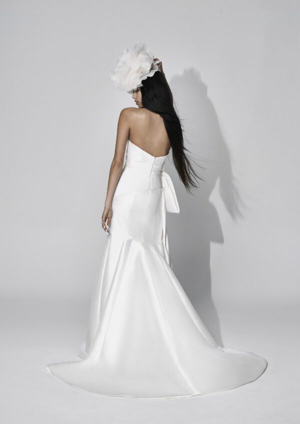Vera Wang x Pronovias Mckay Wedding dress - Fit and flare mikado style dress with strapless sweetheart neckline, draped fitted bodice, and train.