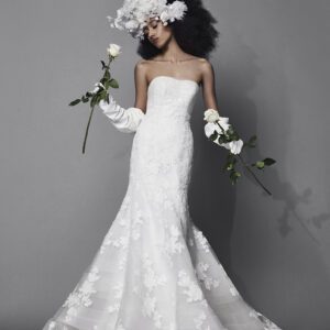 Vera Wang x Pronovias Ronnie Wedding dress - Fit & flare style dress in tulle with a strapless sweetheart neckline, 3D floral appliqués and train.