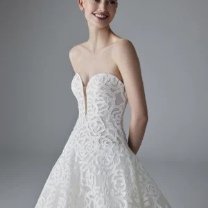 Pronovias Louelle Wedding Dress - Ballgown style dress with strapless bodice, sweetheart neckline, fitted bodice and a princess cut skirt.