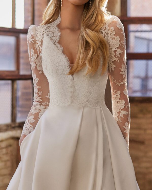 Rosa Clará Wyatt Wedding Jacket - Bridal jacket in rebrodé lace, featuring a plunging neckline, long sleeves and buttoned back.