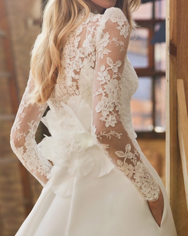 Rosa Clará Wyatt Wedding Jacket - Bridal jacket in rebrodé lace, featuring a plunging neckline, long sleeves and buttoned back.