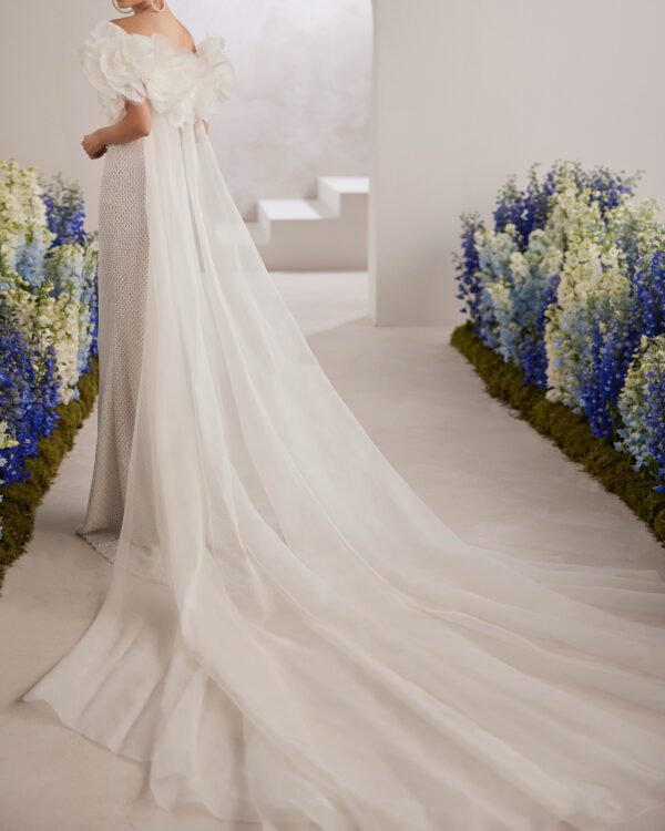 Rosa Clará Tiago Wedding Cape - Modern bridal cape made in organza with floral embellishments. A dreamy Rosa Clará Couture outfit.