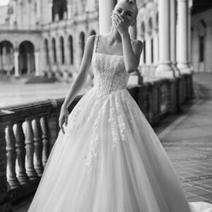 Rosa Clará Aire Keizan Wedding Dress - Princess Vintage A-Line Bridal Gown with Natural Waist, Square Neck, Straps, Low Back Detail, Lace Floral Fabric and Tulle